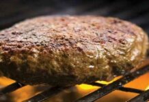 Μπιφτέκια διαίτης: Το κόλπο για να τα φτιάξετε με λίγες θερμίδες χωρίς ενοχές