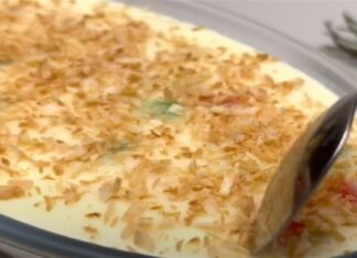 Κρεμώδες γλυκό ψυγείου με ζαχαρούχο γάλα και αποξηραμένα φρούτα έτοιμο σε 1′