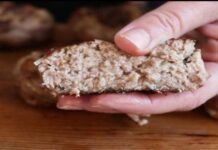 Το μεγάλο μυστικό της γιαγιάς για να μη στεγνώνουν τα μπιφτέκια στο ψήσιμο