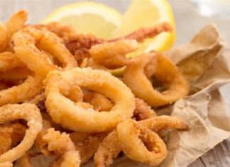 Το μυστικό είναι στο λάδι αλλά και σε… – Πώς θα φτιάξετε τα πιο τραγανά καλαμαράκια