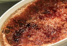 Η καραμελωμένη κρέμα κανέλας με λεμόνι της Αργυρώς Μπαρμπαρίγου θα σας ξετρελάνει – Δεν θα μείνει κομμάτι