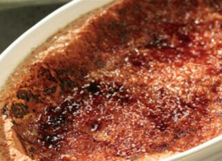 Η καραμελωμένη κρέμα κανέλας με λεμόνι της Αργυρώς Μπαρμπαρίγου θα σας ξετρελάνει – Δεν θα μείνει κομμάτι