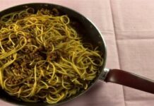 «Ολύμπιο» πιάτο: Ξεχάστε την κατσαρόλα και πιάστε το τηγάνι – Η νέα μέθοδος για μακαρόνια μούρλια!