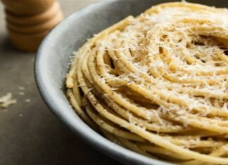 Ήταν τόσο απλό τελικά: Φτιάξτε τα τέλεια μακαρόνια μόνο με τυρί και πιπέρι!