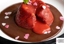 Άκης Πετρετζίκης: Moelleux φράουλα