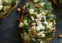 Γεμίστε αυτές τις πατάτες σπανάκι και φέτα! Το αποτέλεσμα είναι συγκλονιστικό!