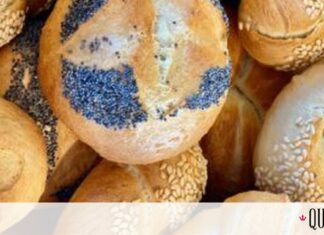 Η Υβόννη Μπόσνιακ μας έδωσε τη συνταγή για τα πιο λαχταριστά ψωμάκια με έξι υλικά