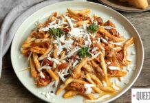 Άκης Πετρετζίκης: Σκιουφιχτά με κοτόπουλο κοκκινιστό