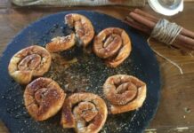 Σουσαμόπιτα με μέλι και κανέλα σε 15 λεπτά – Η Αργυρώ Μπαρμπαρίγου μας “κολάζει”