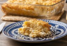 Σουφλεδένια τυρόπιτα του 20λεπτου: Η εύκολη συνταγή της μαμάς που έχει γίνει ανάρπαστη και δεν μένει κομμάτι