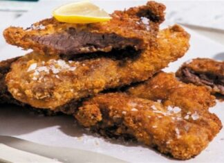 Γευστικό θαύμα: Μπριζόλες πανέ στο τηγάνι αρωματισμένες με θυμάρι