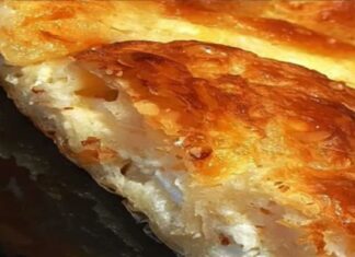 Η πιο εύκολη τυρόπιτα που έχετε φάει: Νοστιμότατη και έτοιμη σε 20 λεπτά!