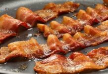 Χρειάζονται μόνο 3 λεπτά: Το μυστικό κόλπο για το πιο τραγανό μπέικον του κόσμου