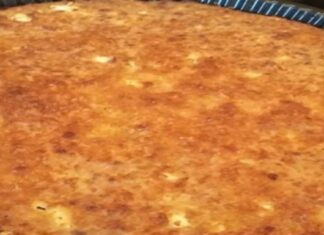 Περίσσεψε ψωμί; Ζουμερή τυρόπιτα χωρίς φύλλο με μυζήθρα και γιαούρτι