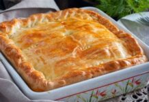 Η σουφλεδένια τυρόπιτα της μαμάς που λιώνει στο στόμα