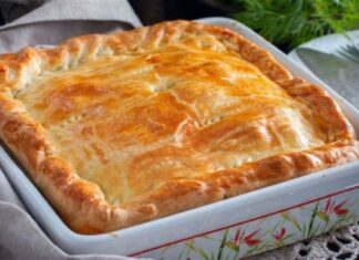 Η σουφλεδένια τυρόπιτα της μαμάς που λιώνει στο στόμα