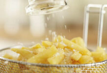 Σας Έπεσε Παραπάνω Αλάτι στο Φαγητό; Δύο Τρόποι για να το Σώσετε!