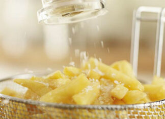 Σας Έπεσε Παραπάνω Αλάτι στο Φαγητό; Δύο Τρόποι για να το Σώσετε!