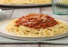 Παραλλαγμένα μακαρόνια με κιμά: Το υλικό αντί για τυρί που θα απογειώσει την γεύση τους