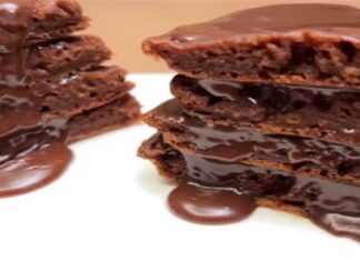 Σοκολατένια “έκρηξη”: Γλυκό ψυγείου με σοκολάτα, γιαούρτι και άλλα 4 υλικά έτοιμο σε 5′