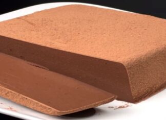 Σοκολατένια “κόλαση” με 4 υλικά έτοιμο σε χρόνο ρεκόρ