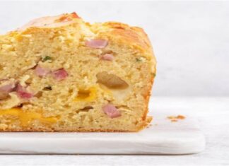 Φουρνιστό κέικ χωρίς γλουτένη με ρυζάλευρο, ελιές, ζαμπόν και γραβιέρα