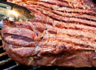 Το μυστικό για τις πιο νόστιμες χοιρινές μπριζόλες στο φούρνο – Το κόλπο που θα απογειώσει τη γεύση