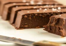 Σοκολατο-κόλαση: Παγωμένο γλυκό ψυγείου με σοκολάτα, ζαχαρούχο γάλα και άλλα 2 υλικά