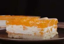 Φρουτένιο γλυκό ψυγείου με ροδάκινα, μπισκότα και άλλα 3 υλικά