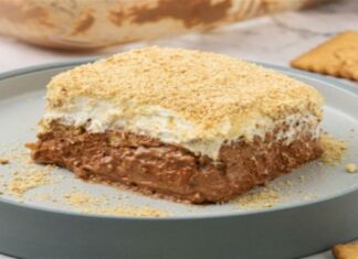 Σοκολατένια «πανδαισία»: Το πιο εύκολο και νόστιμο γλυκό ψυγείου με μπισκότο και μερέντα