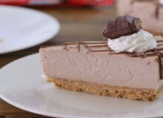 Σε… γονατίζει με τη γεύση του: Λαχταριστό γλυκό ψυγείου με κρέμα, μπισκότο και bueno