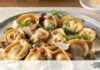 Άκης Πετρετζίκης: Σπιτικά καπελέτι γεμιστά με μανιτάρια