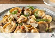 Άκης Πετρετζίκης: Σπιτικά καπελέτι γεμιστά με μανιτάρια