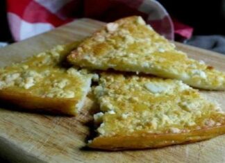 Ηπειρώτικη κοσμιρή: Χορταστική και αφράτη τυρόπιτα από την Ήπειρο