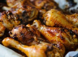 Θα γλείφετε τα δάχτυλά σας: Η μυστική μαρινάδα που μεταμορφώνει το κοτόπουλο