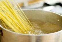 «Σβήνει» την αναμονή για πάντα – Super tip για μακαρόνια έτοιμα σε 1 λεπτό!