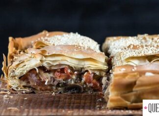 Άκης Πετρετζίκης: Μανιταρόπιτα