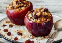 Ψητά μήλα στο φούρνο από την Αργυρώ Μπαρμπαρίγου – Η κανέλα τα… αποτελειώνει