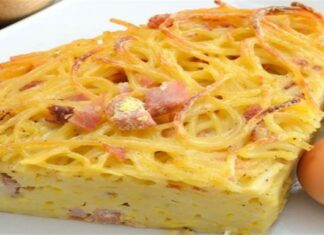 Περίσσεψαν μακαρόνια; Η συνταγή με αυγά για γρήγορη μακαρονάδα ομελέτα στο πι και φι