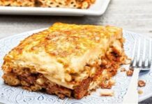 Παραδοσιακό παστίτσιο από την Αργυρώ Μπαρμπαρίγου – Το μυστικό της κρύβεται στο 1 ξυλάκι κανέλας