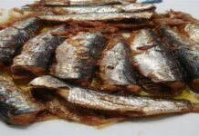 Ψάρι τόσο φρέσκο, που σπαρταράει! Σαρδέλες στο φούρνο με μυρωδάτη κρούστα