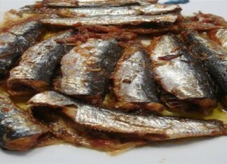 Ψάρι τόσο φρέσκο, που σπαρταράει! Σαρδέλες στο φούρνο με μυρωδάτη κρούστα