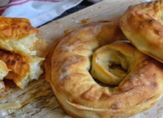 Ονειρεμένη: Σκοπελίτικη τυρόπιτα με μέλι… για τρελά γούστα