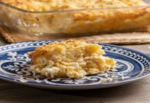 Σουφλεδένια τυρόπιτα: Η συνταγή της μαμάς που «λιώνει» στο στόμα – Στο πιάτο σας σε 20 λεπτά