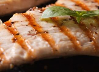 Ζουμερό στήθος κοτόπουλου: Με αυτά τα 4 βήματα θα το πετύχετε