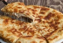 Επίγεια «κόλαση» στο πιάτο – Λαχταριστή τυρόπιτα περέκ με 4 υλικά