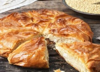 Με τραγανικό χωριάτικο φύλλο – Παραδοσιακή τυρόπιτα από την πεθερά της Αργυρώς