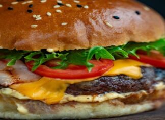 Θα σας τρέχουν τα σάλια: Το σπιτικό burger που βγήκε από τον παράδεισο