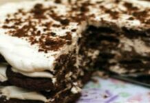 Γρήγορο γλυκό ψυγείου με cookies σοκολάτας και γάλα