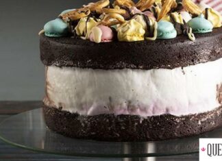 Άκης Πετρετζίκης: Τούρτα παγωτό με brownies